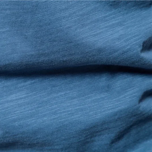 T-shirt Shinari in cotone con scollo a V
