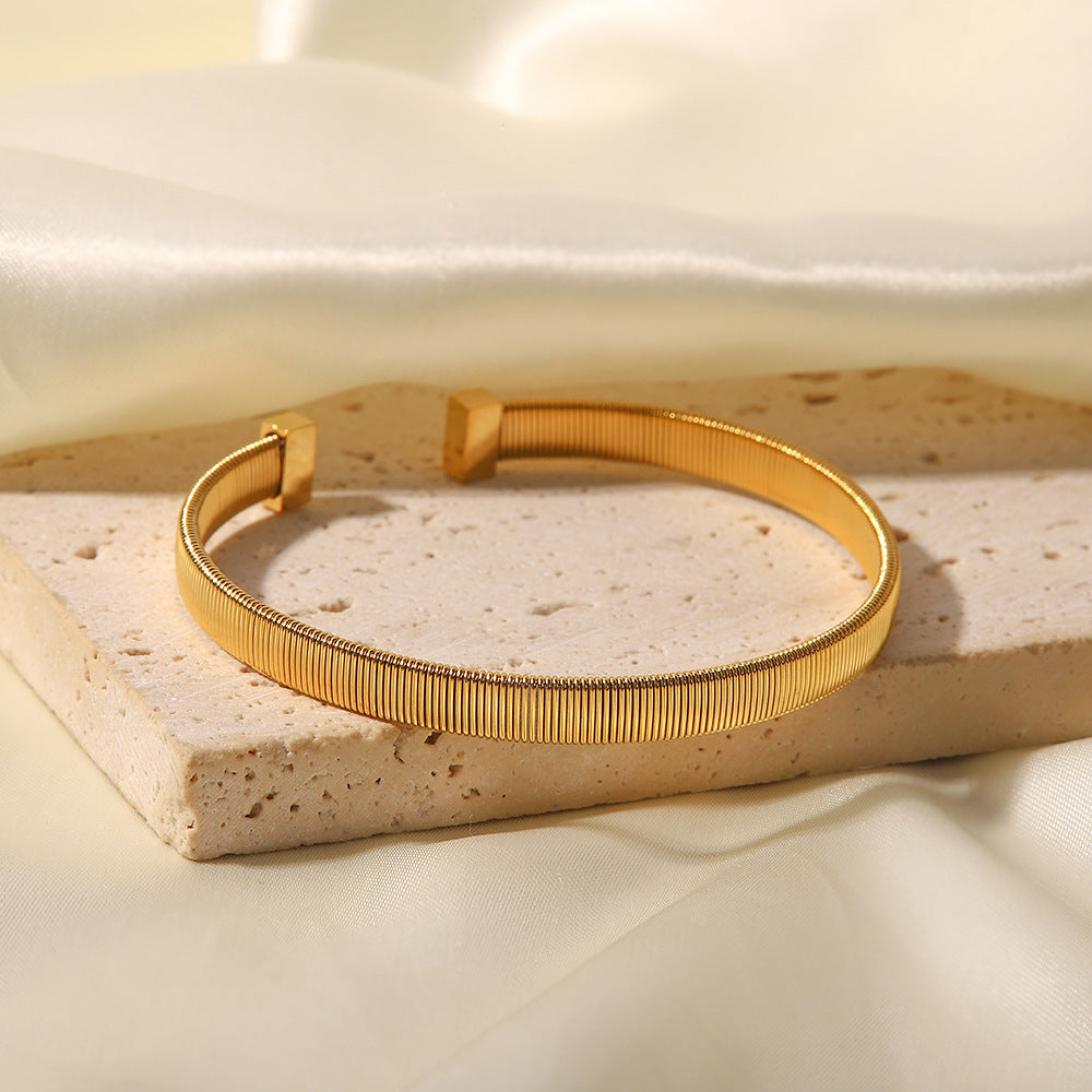 The Roma Ribbed Cuff