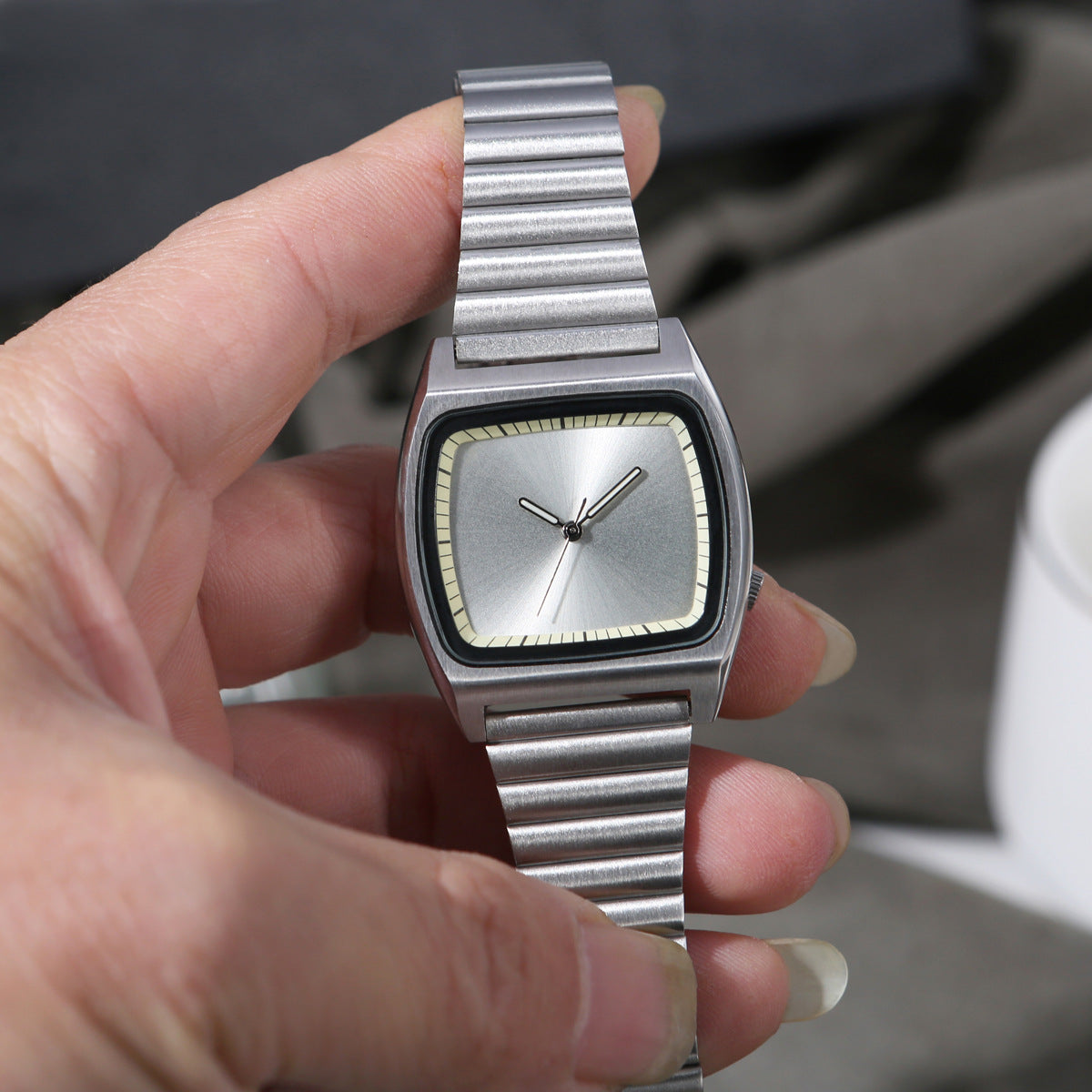 Orologio minimalista di precisione